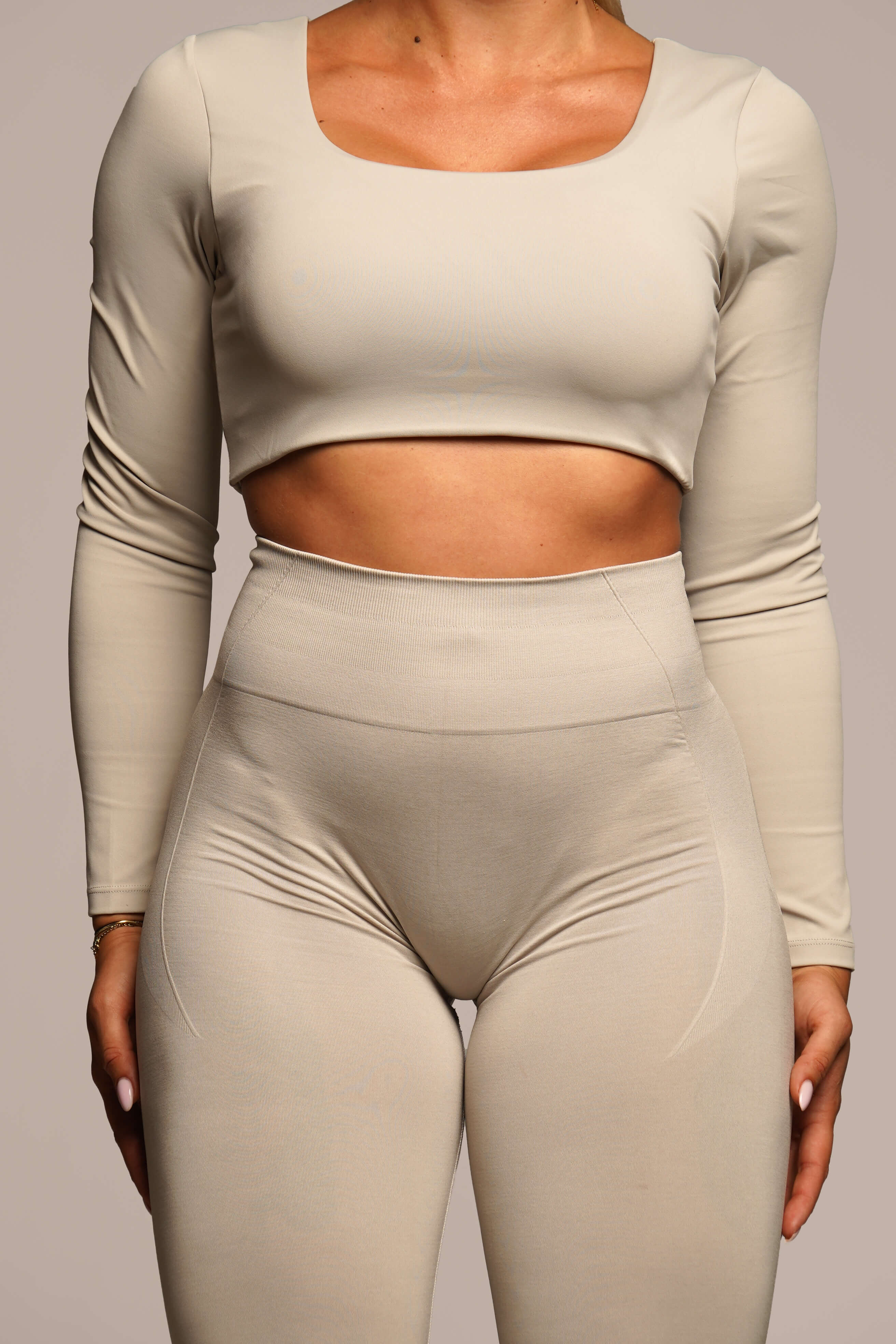 PERFORMANCE CROP LONG SLEEVE detail